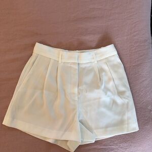 Aritzia Babaton White Pleated Shorts